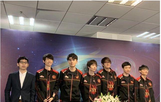 LOL：FPX赛后采访，抱着必死的心拦RNG的兵，S9小目标是四强