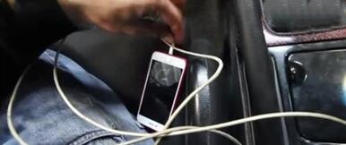 图：车上USB的用法