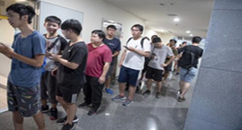 图：《英豪联盟》部队 AHQ Fighter 直落三成果夺