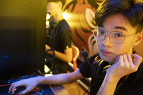 图：《英豪联盟》部队 AHQ Fighter 直落三成果夺