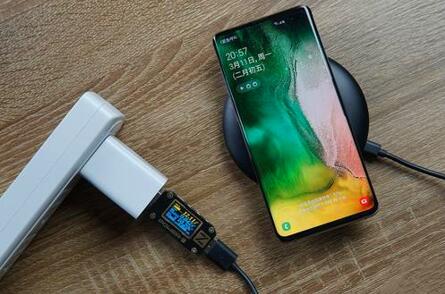 图：手机正确充电方法