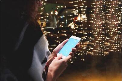图：家里闲置的旧手机可以改成网络机顶盒