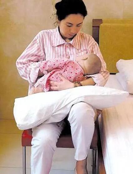 图：早产儿使用塑料袋保温优势