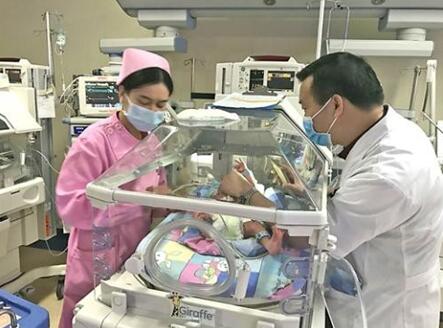 图：早产儿使用塑料袋保温优势